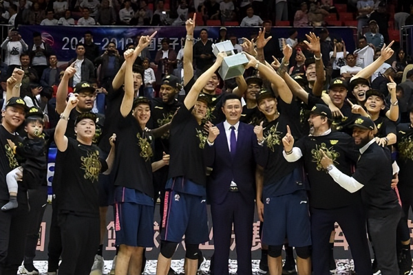 CBA總冠軍次數最多的球隊是哪個？