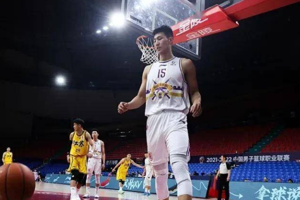 CBA一個賽季要打多少場比賽？