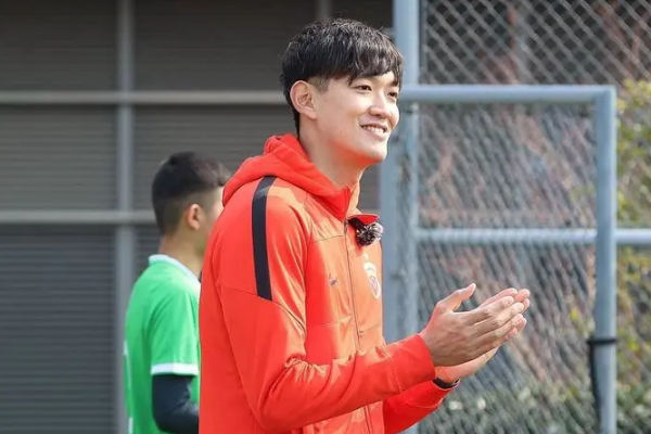 南通支云海港國門顏駿凌在第300場中超聯賽展現出色實力